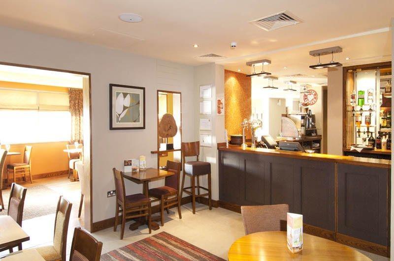 Premier Inn Liverpool John Lennon Airport Speke Exteriör bild